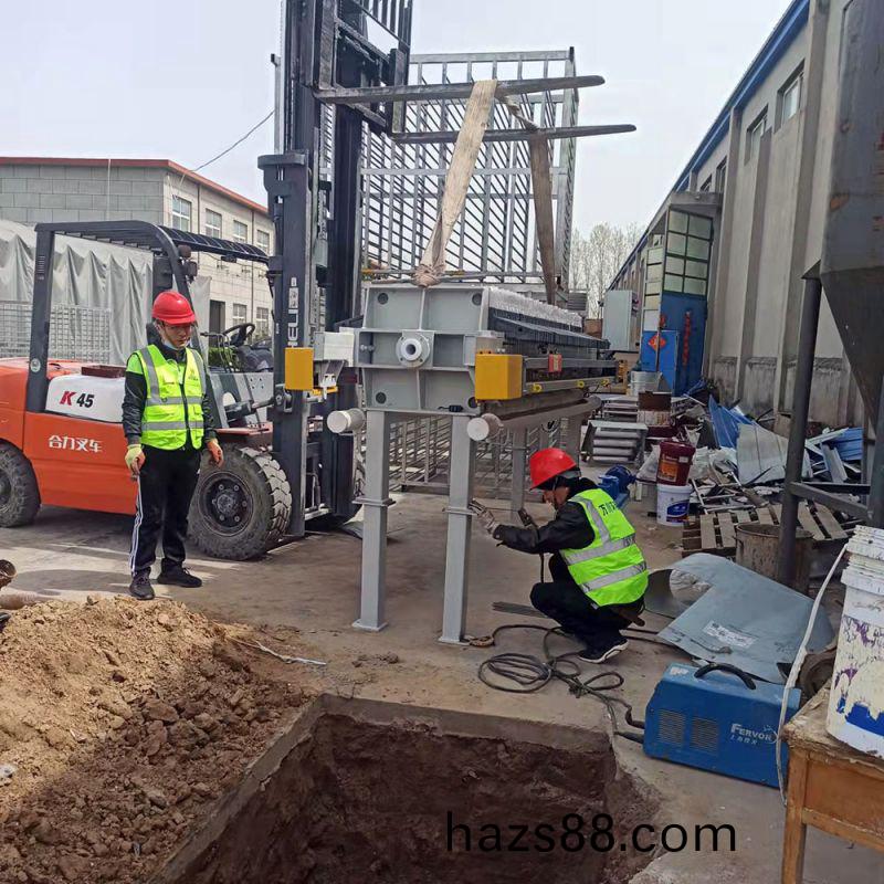 汚(wu)泥(ni)的危害及常(chang)見處(chu)理方灋