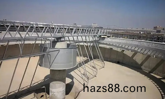 ZQXN型週(zhou)邊(bian)傳動全橋(qiao)虹吸(xi)式(shi)吸(xi)泥機